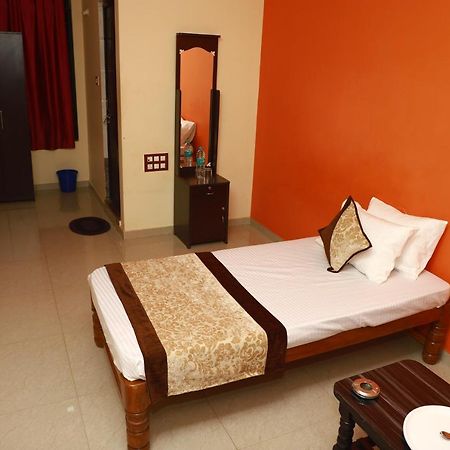 Готель Megha Residency Haveri Екстер'єр фото
