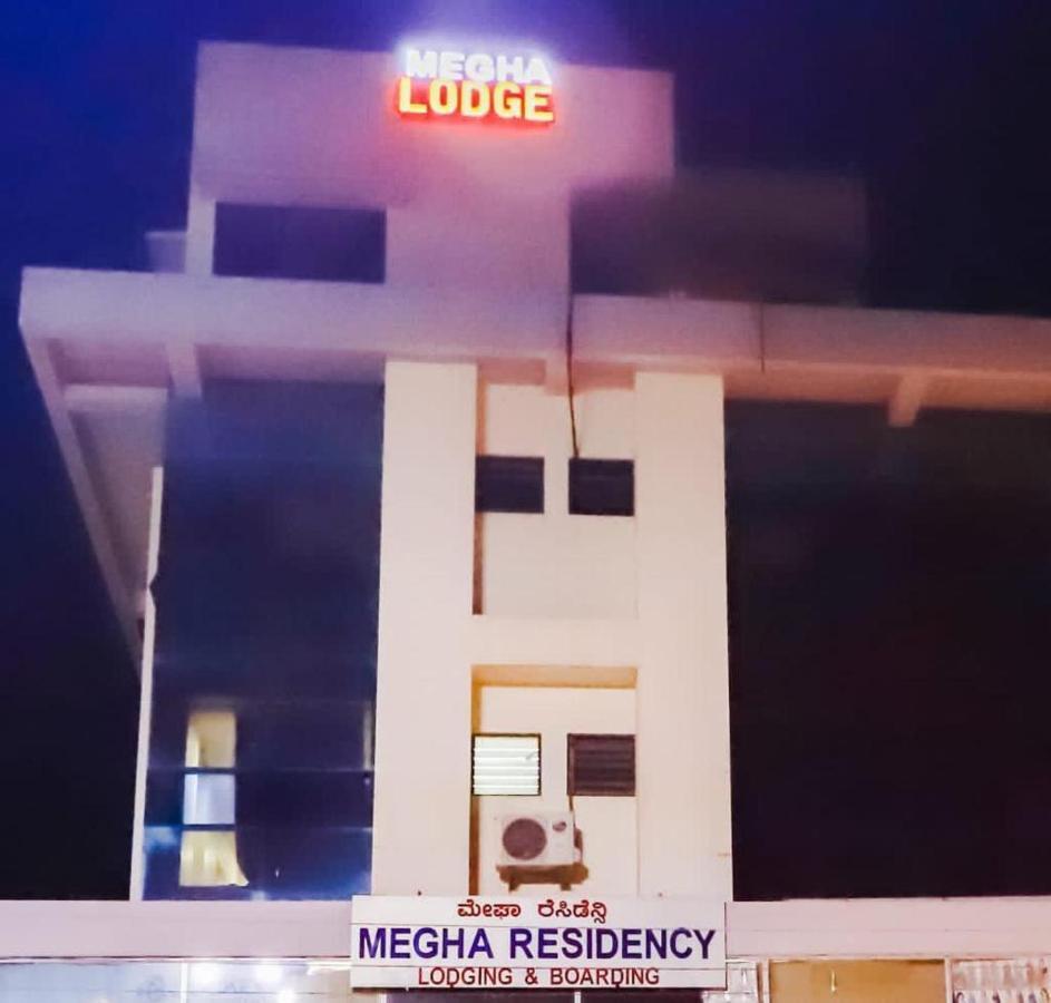 Готель Megha Residency Haveri Екстер'єр фото